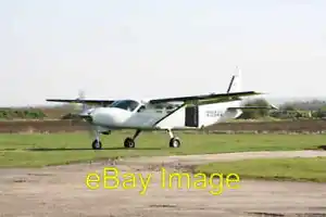 Photo 6x4 Cessna 208-B Grand Caravan at Skydive Hibaldstow 2 c2017 - Picture 1 of 1
