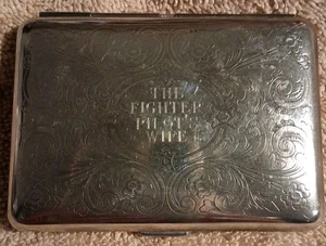 Estuche para cigarrillos color plata. "La esposa del piloto de combate" - Imagen 1 de 6
