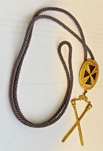 VINTAGE FRATERNAL ORGANIZATION MASONIC BADGE OF CROSSED STAFFS ON LANYARD - Picture 1 of 4
