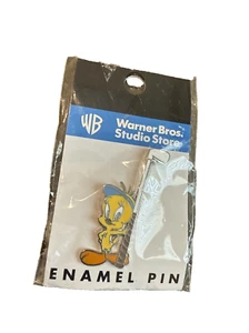 NOS Warner Bros Looney Tunes Tweety Vogel mit Golfschläger Emaille Anstecknadel - Bild 1 von 1
