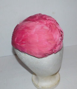 NEAT CASQUE WOMENS FASCINATOR HAT WITH PINK FEATHERS