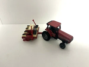 ERTL 1/64 CASE IH 7120 TRACTOR WITH 800 PLANTER FARM TOY SET - Picture 1 of 3