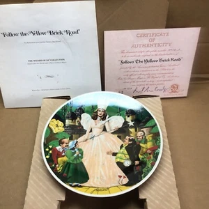 1979 Wizard of Oz Follow the Yellow Brick Road Glinda The Good With Plate 8.5" - Picture 1 of 5