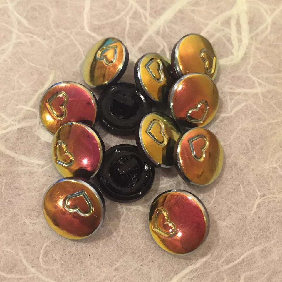 JE11A 13mm gold/red vitrail top with heart design round shank glass buttons(24) - Image 1 of 1