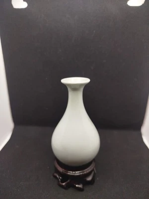MINI VASE CÉLADON CHINOIS - Col Évasé - Porcelaine Blanc Bleu- Socle Bois - Photo 1/4