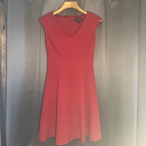 Vestido Rojo Corte Y Acampanado Sin Mangas Liz Claiborne Talla 4 Textura Tejido - Imagen 1 de 10