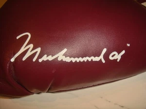 Guante de Boxeo Muhammad Ali Firmado Autografiado Facsímil De Colección Everlast Talla Pequeña - Imagen 1 de 6