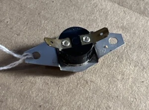 Flame  Rollout Furnace Limit Switch 36TX16-13493. L210-15F / R1821-A9846 - Picture 1 of 3