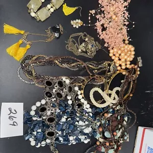 Vintage Trödel Schmuck Konvolut /Perlen verheddert gute Sachen /teilweise signiert / plus - Bild 1 von 9