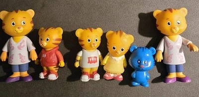 Lote de figuras de barrio Daniel Tiger Jakks juguete adorno de pastel Margaret Tigey mamá  Foto 1 de 4