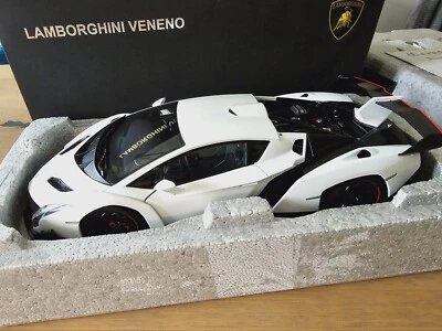 AUTOart  DIECAST 1/18 LAMBORGHINI Veneno White 74507 - Photo 1/4