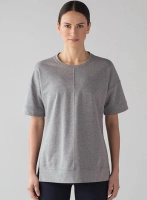 全新带标签 Lululemon Cut Above Tee 尺寸 6 HMDG 灰色轻便法国毛圈织物开衩 — 第 1/4 张图片