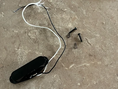 Pastilla de guitarra Kent Armstrong Howler WPU12 Stratocaster 7,98 k Foto 1 de 3