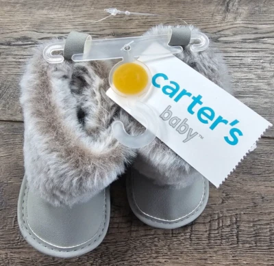 ¡Nuevo! Ropa de bebé niña Carter's recién nacido gris imitación piel botas Foto 1 de 3
