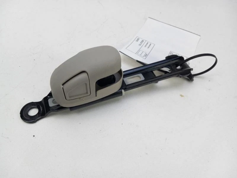 Dodge Grand Caravan 2008 ajustador de cinturón de seguridad del conductor delantero 29490 Foto 1 de 4