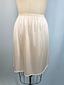 Vintage half Slip SIZE MEDIUM Length 22" beige blush nylon VANITY FAIR slit - Picture 1 of 7