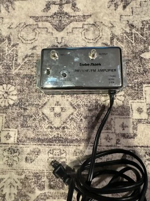 Radio Shack 20dB Signal Amplifier UHF VHF FM 15-1113B Archer 117 VAC 60Hz 3.6WOp - Image 1 of 2