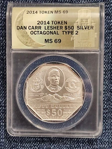 2014 Medaille Dan Carr Lesher 50 $ Silber achteckig Typ 2 ANACS MS69 signierter Einsatz - Bild 1 von 4