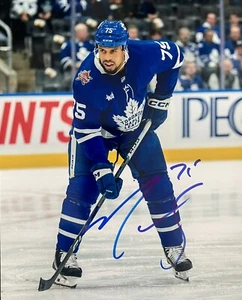 Ryan Reaves Signed Toronto Maple Leafs 8x10 Photo - Picture 1 of 1
