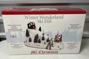 Mr. Christmas Winter Wonderland Ski Hill Musical Figura Animada Pueblo NUEVO - Imagen 1 de 9