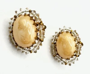 Miriam Haskell cremefarbene verstellbare Clip-Ohrringe aus satiniertem Glas und Kristall signiert  - Bild 1 von 3