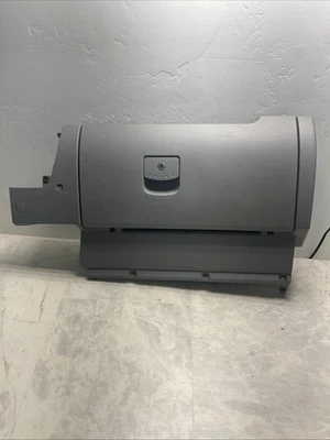 03-10 Volkswagen Beetle Guantera AUX Conjunto Puerta Pestillo Manija OEM GRIS Foto 1 de 4