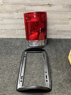 Conjunto de luz trasera de caja abierta-regular TYC 11-5007-80 derecha Foto 1 de 4