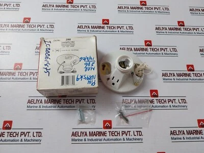 Pass & Seymour Legrand 288 White Lampholder With Outlet 16895K9 15A 125V 250W - Image 1 of 4