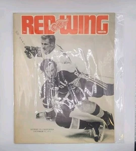 1971 Detroit Red Wings Magizine VS California Alex Delvecchio NM - Picture 1 of 2