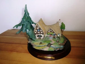 Cottage Miniature  sur socle Blanche neige et les 7 nains Disney Usa 1990 - Picture 1 of 14