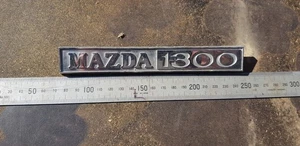 INSIGNIA EXTERIOR MAZDA 1300 PRINCIPIOS DE LOS 70. - Imagen 1 de 12