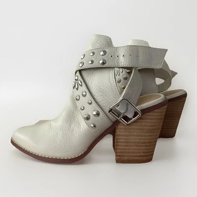 CHINESE LAUNDRY SHOES WOMENS 7 SMALLTOWN WHITE STUDDED WITH ANKLE STRAP - Image 1 of 4