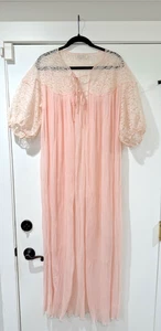 Vintage Barbizon Pegnoir Nachthemd Medium rosa Spitze Puffärmel Plissee Negligee - Bild 1 von 8