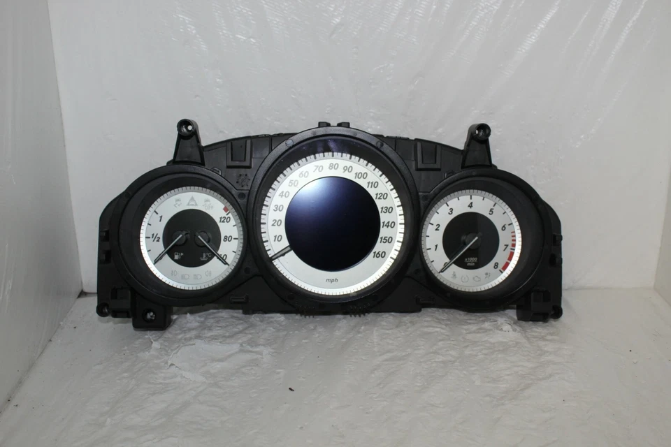 Cuadro de instrumentos velocímetro 2012 Mercedes Clase C C250 C350 C300 B35014 Foto 1 de 4