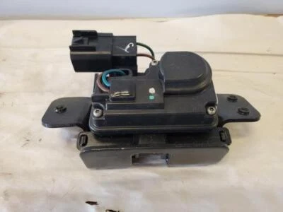 Conjunto de pestillo de tapa de puerta levadiza Chevrolet Equinox 2007-2017 Foto 1 de 3