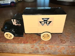 ERTL COLLECTIBLES MACK 1926 BULL DOG MF  DIE-CAST COIN BANK - Picture 1 of 6