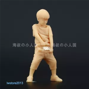Modellino miniature figure oggetti di scena bambino ragazzo pipì 1/43 per auto veicoli giocattoli - Foto 1 di 6