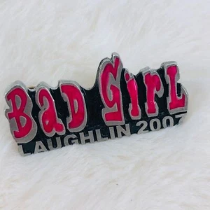 Prendedor chaleco solapa peltre recuerdo chica mala rally motocicleta Laughlin 2007 - Imagen 1 de 2