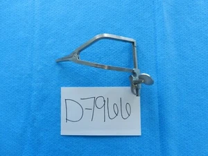 D7966 Quantum Medical Neuro Surgical Spreader 30mm Total Opening - Picture 1 of 3