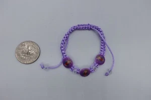 Medalla Virgen Guadalope Cordón Macramé Púrpura Pulsera Ajustable - Imagen 1 de 8