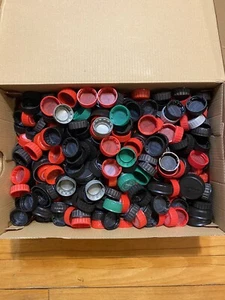 645 gebrauchte Cola/Sprite/Mr.Pibb/Powerade Kappen zum Basteln - Bild 1 von 2