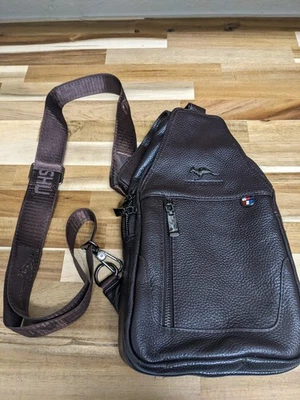 Bolso Hombre Canguro Aoguandaisau Cuero Marrón/4 Bolsillos con Cremallera-2 Bolsillos Abiertos/Cordón USB Foto 1 de 4