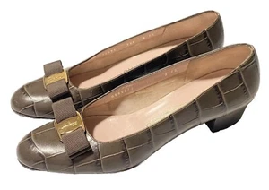 Salvatore Ferragamo Vara Pump Croc Embossed Olive Bow Women Shoes Sz 9 2A Italy - Picture 1 of 23