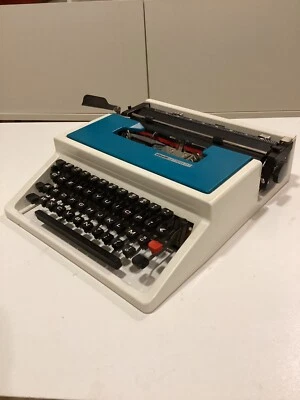 MÁQUINA DE ESCRIBIR OLIVETTI LETTERA 31T. DISEÑO ICÓNICO VINTAGE. YUGOLSLAVIA 1989. Foto 1 de 4