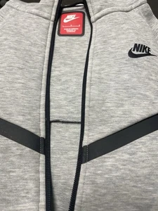 Nike Youth Full Zip Hooded Jacket Size Large Comfort sweat suit Nike Tech fleece - Picture 1 of 3