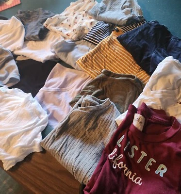 Junior's Cropped T Shirt Lot. 18 Total. Size SMALL - Image 1 of 4