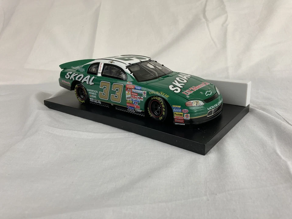 Action 1999 Monte Carlo #33 Ken Schrader Skoal 1 24 Scale