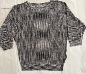 NWOT-DKNY 3/4 Sleeve Lightweight Sweater Women's Top size M Black & White - Picture 1 of 4