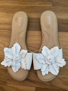 BORN MIA WHITE FLOWER SANDAL Size 11 M - Picture 1 of 2