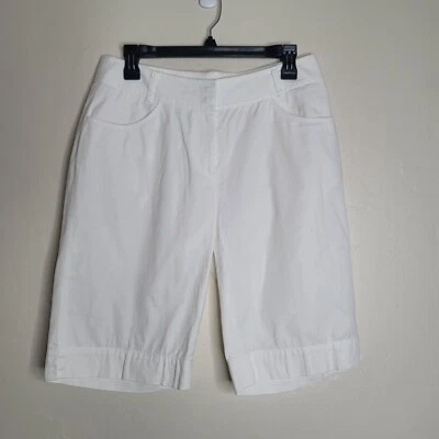 Cutter & Buck White Bermuda Short Size 6 Pockets - Image 1 of 4